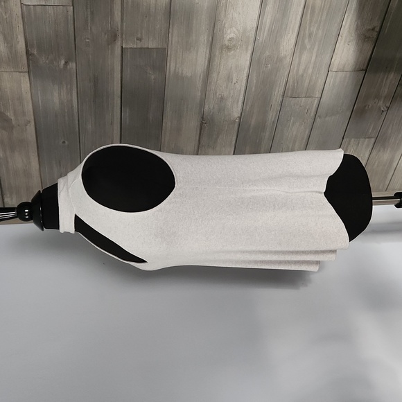 Soft Natural Peek-a-boo Tank With Mock Neck From Express | Cut Out V | Size S - Picture 4 of 6